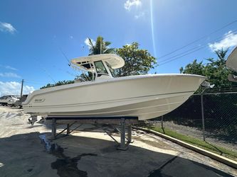 28' Boston Whaler 2022 Yacht For Sale